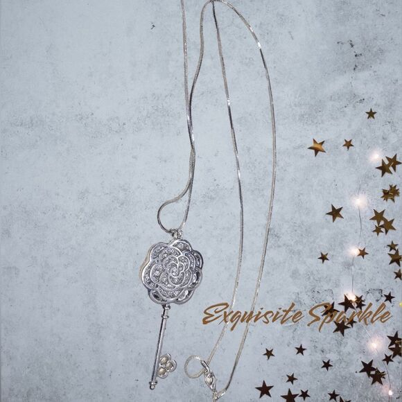 - 🗝️Sparkly Floral Key Pendant Sweater Chain🗝️ - Picture 12 of 17